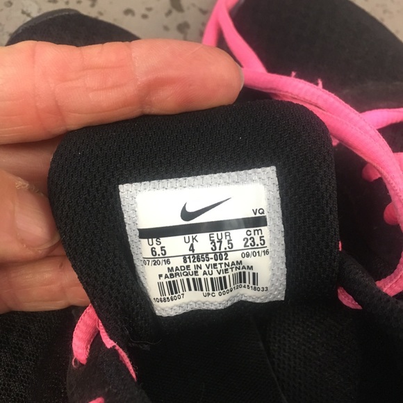 Nike shoes- new - Picture 2 of 5